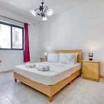아파트 Spacious 3-bedroom In St'pauls 세인트폴스베이