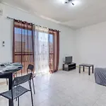 Spacious 3-bedroom In St'pauls 아파트
