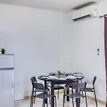 Spacious 3-bedroom In St'pauls 아파트