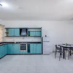 아파트 Spacious 3-bedroom In St'pauls 세인트폴스베이