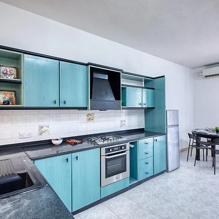 Spacious 3-bedroom In St'pauls Apartman