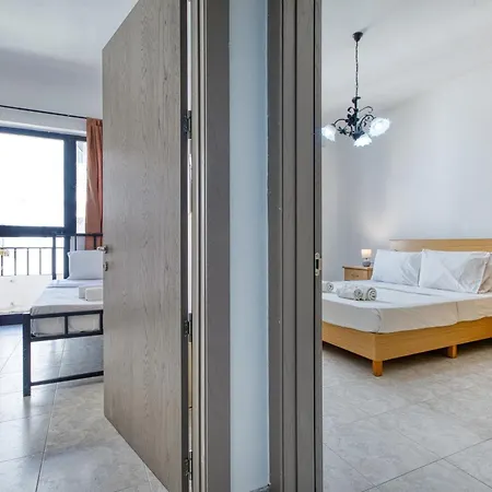 Spacious 3-bedroom In St'pauls Appartement *