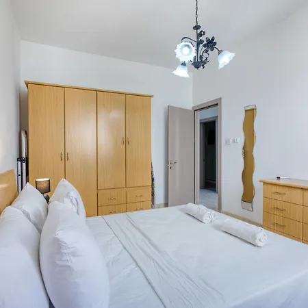 Spacious 3-bedroom In St'pauls *