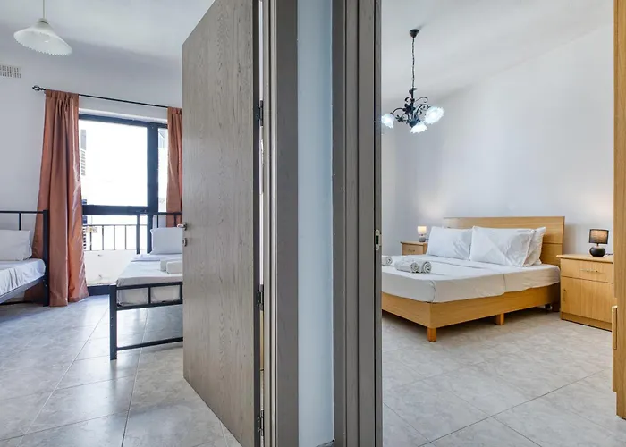 Spacious 3-bedroom In St'pauls Appartement *