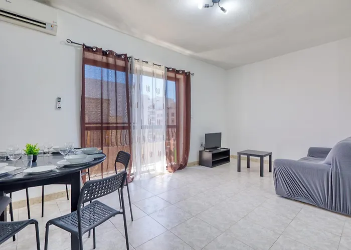 Spacious 3-bedroom In St'pauls Appartement