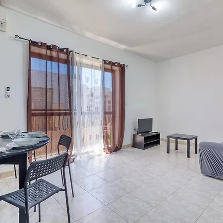 Spacious 3-bedroom In St'pauls アパート