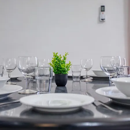 Spacious 3-bedroom In St'pauls アパート *