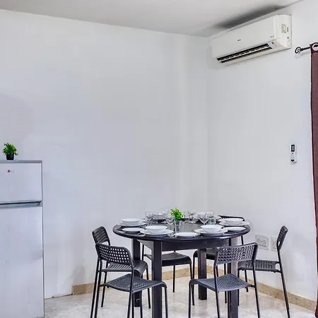 Spacious 3-bedroom In St'pauls アパート