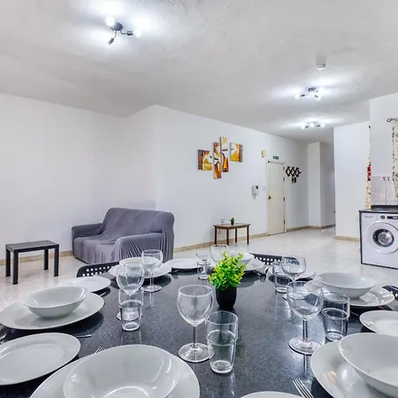アパート Spacious 3-bedroom In St'pauls